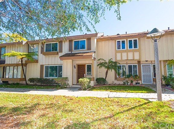 2nd image of 9866 Karmont Ave