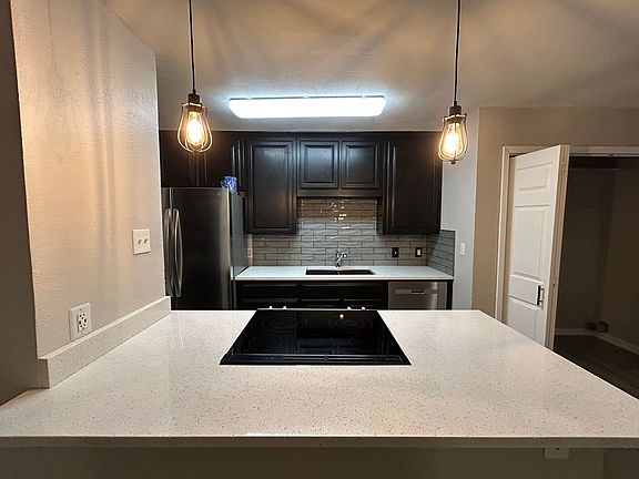 5th image of 10105 Peppertree Ln
