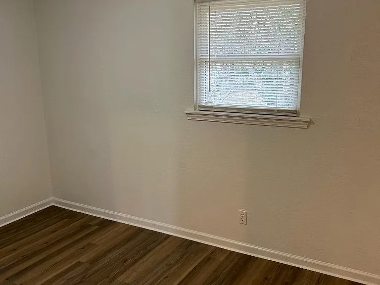 1422 W Brooks St — Photo 8