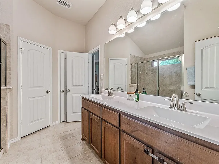 4304 Lucero Dr — Photo 17