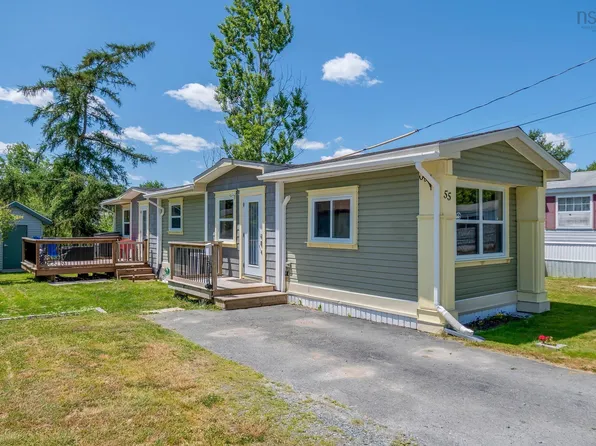 55 Brook St, Middle Sackville, NS B4E 1C1