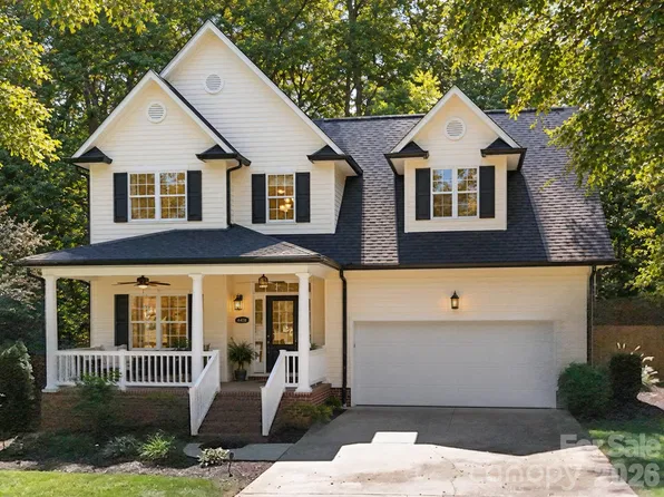 4004 River Falls Dr, Lowell, NC 28098