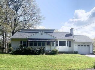 556 Creek Rd, Poughkeepsie, NY 12601