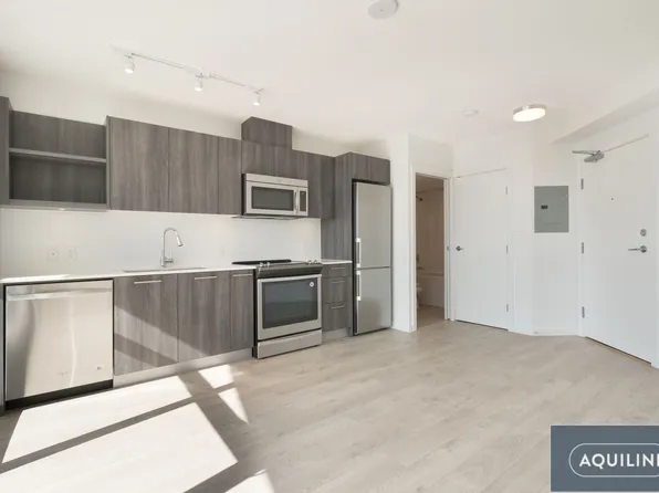 685 Pacific Blvd, Vancouver, BC