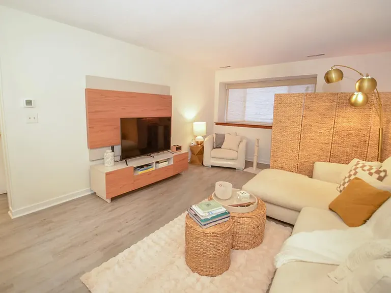 33 Foran Rd #9 — Photo 1