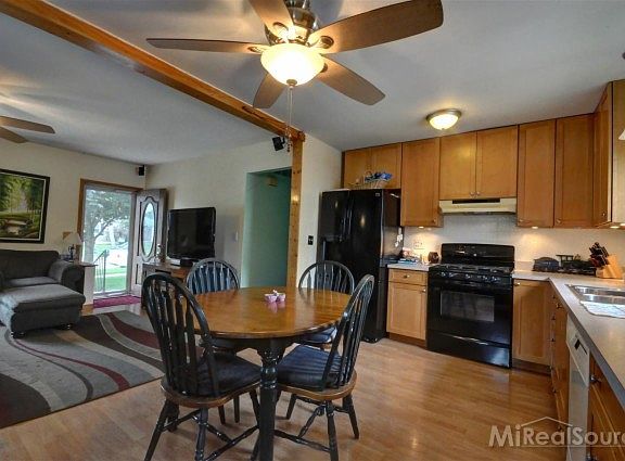 3rd image of 20269 Fenton St