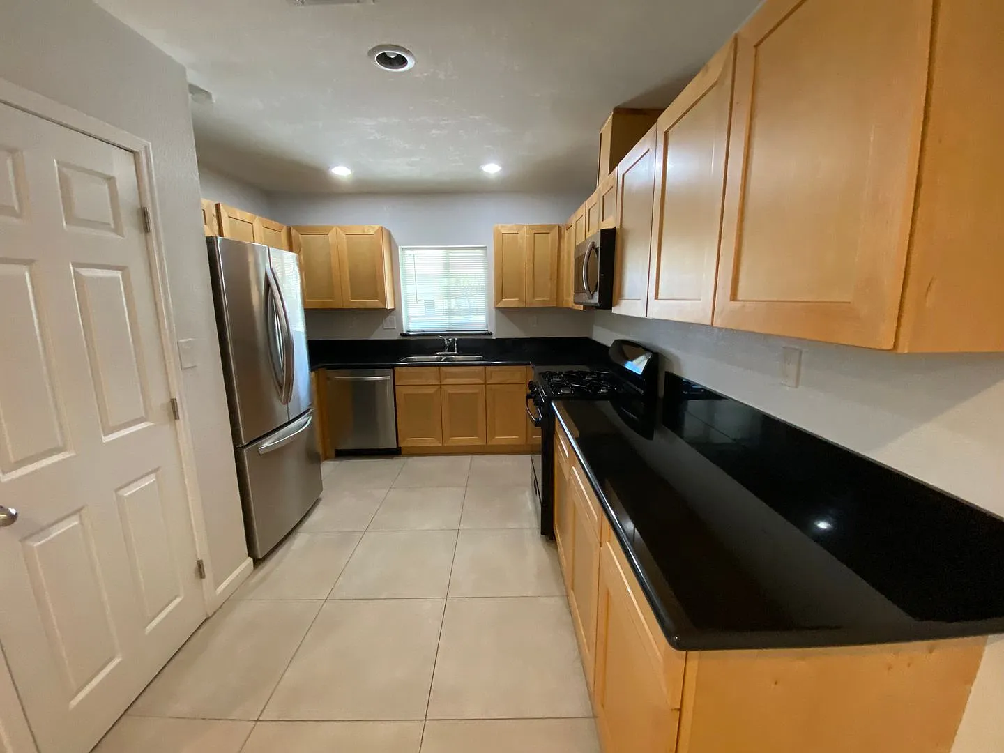 Don't Miss This Phoenix Beauty! — Photo 3