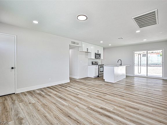 5th image of 704 Kraemer Dr