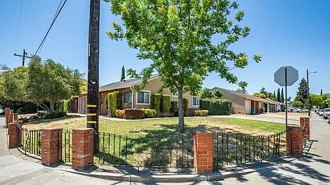 2nd image of 819 2nd St