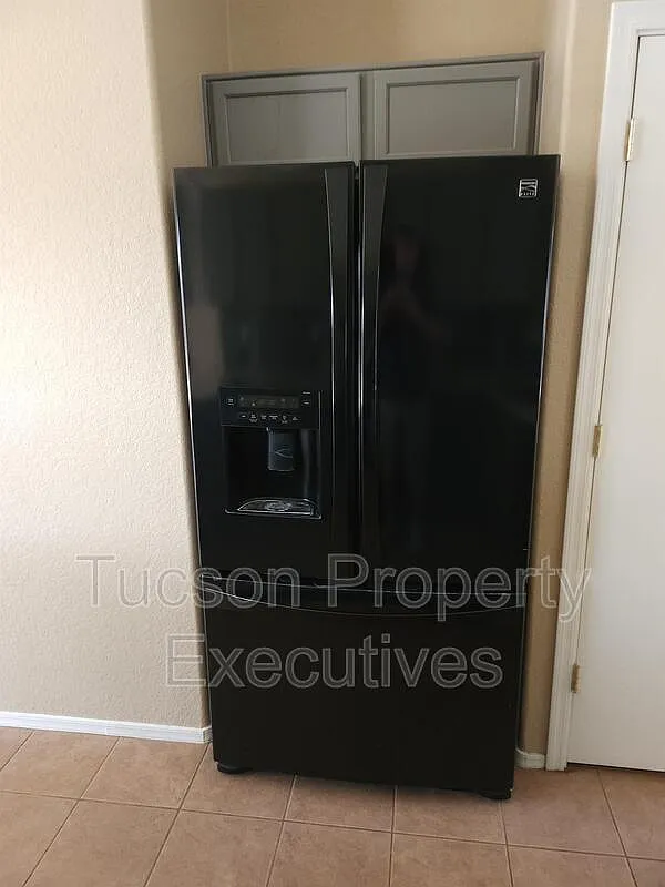 3 bed, 2.0 bath, 1297 sqft, $2,000 — Photo 2
