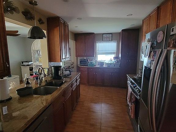 2nd image of 1220 SW 22nd Ave