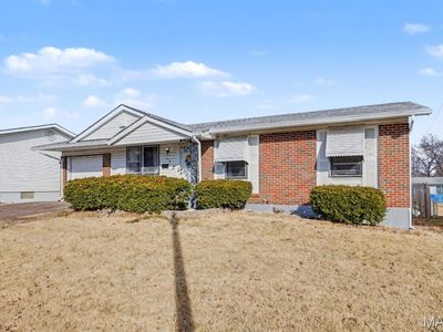 915 Shamrock Dr, Hazelwood, MO, 63042