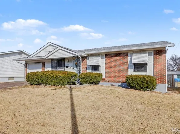 915 Shamrock Dr, Hazelwood, MO 63042