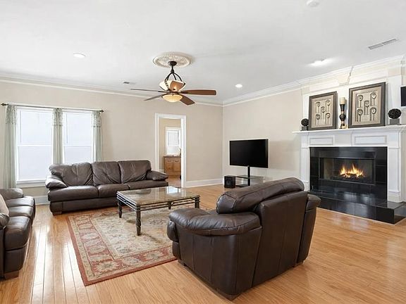 3rd image of 6279 Giles Rd