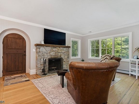 4th image of 302 Mendham Rd