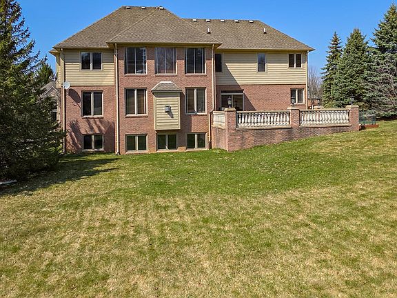 3rd image of 1053 Autumnview Ct