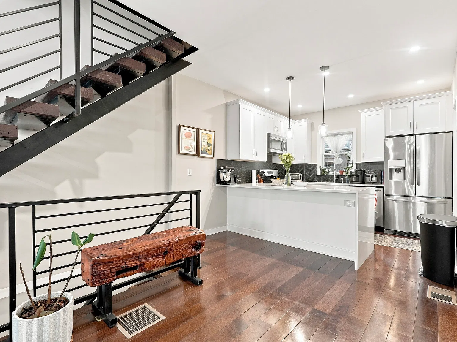 2 bed, 1184 sqft, $2,450 — Photo 4