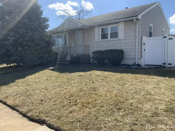 1 Patrick St, Carteret, NJ 07008