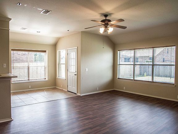 4th image of 1029 Abigail Dr