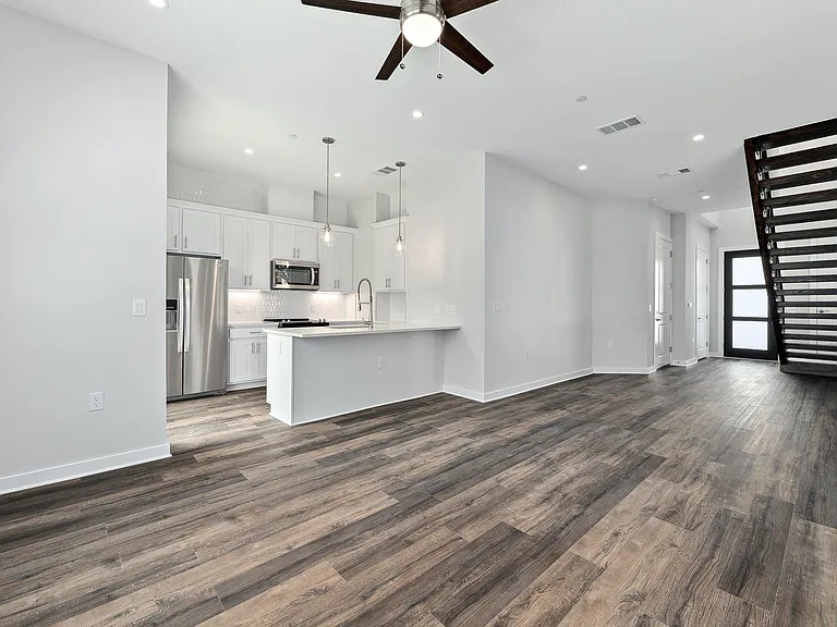 12001 Vista Parke Dr #701 — Photo 6