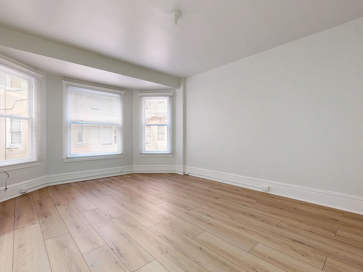 Lower Nob Hill Studio with Shared Laundry | Pet Friendly — Photo 2