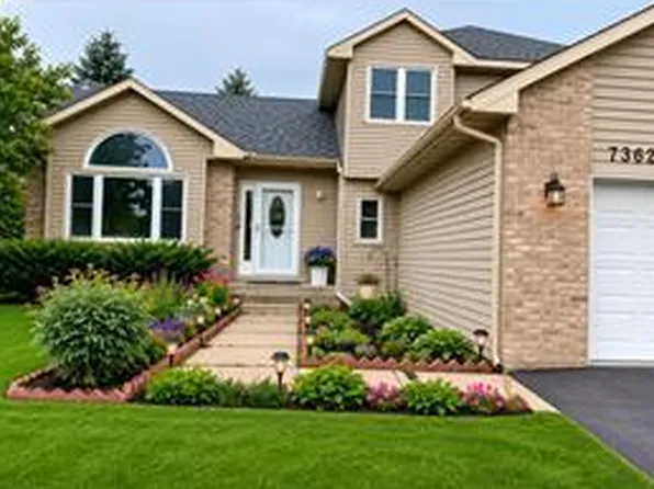 7362 51st St N, Oakdale, MN 55128