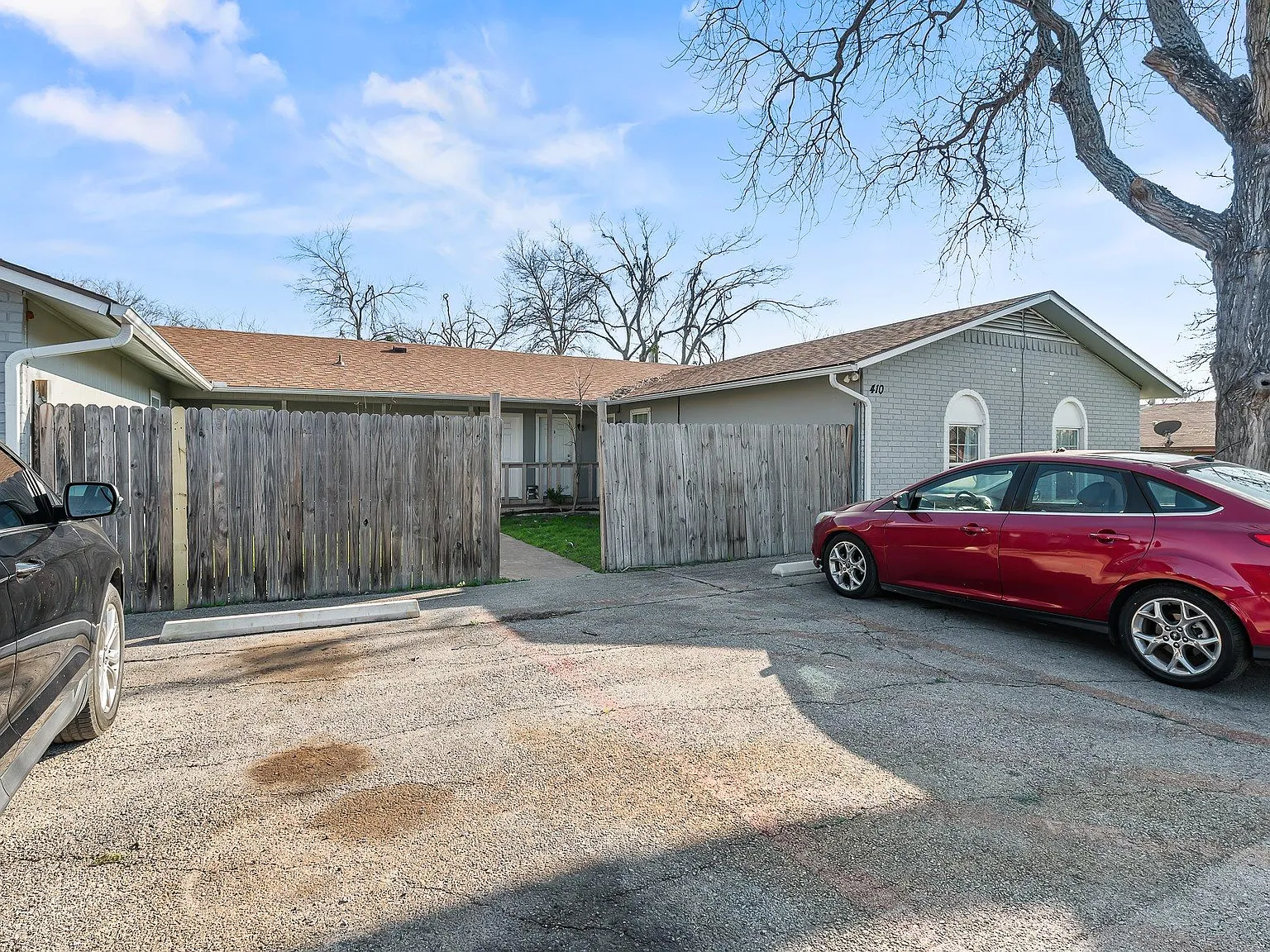 2 bed, 1.0 bath, 3468 sqft, $1,100 — Photo 3