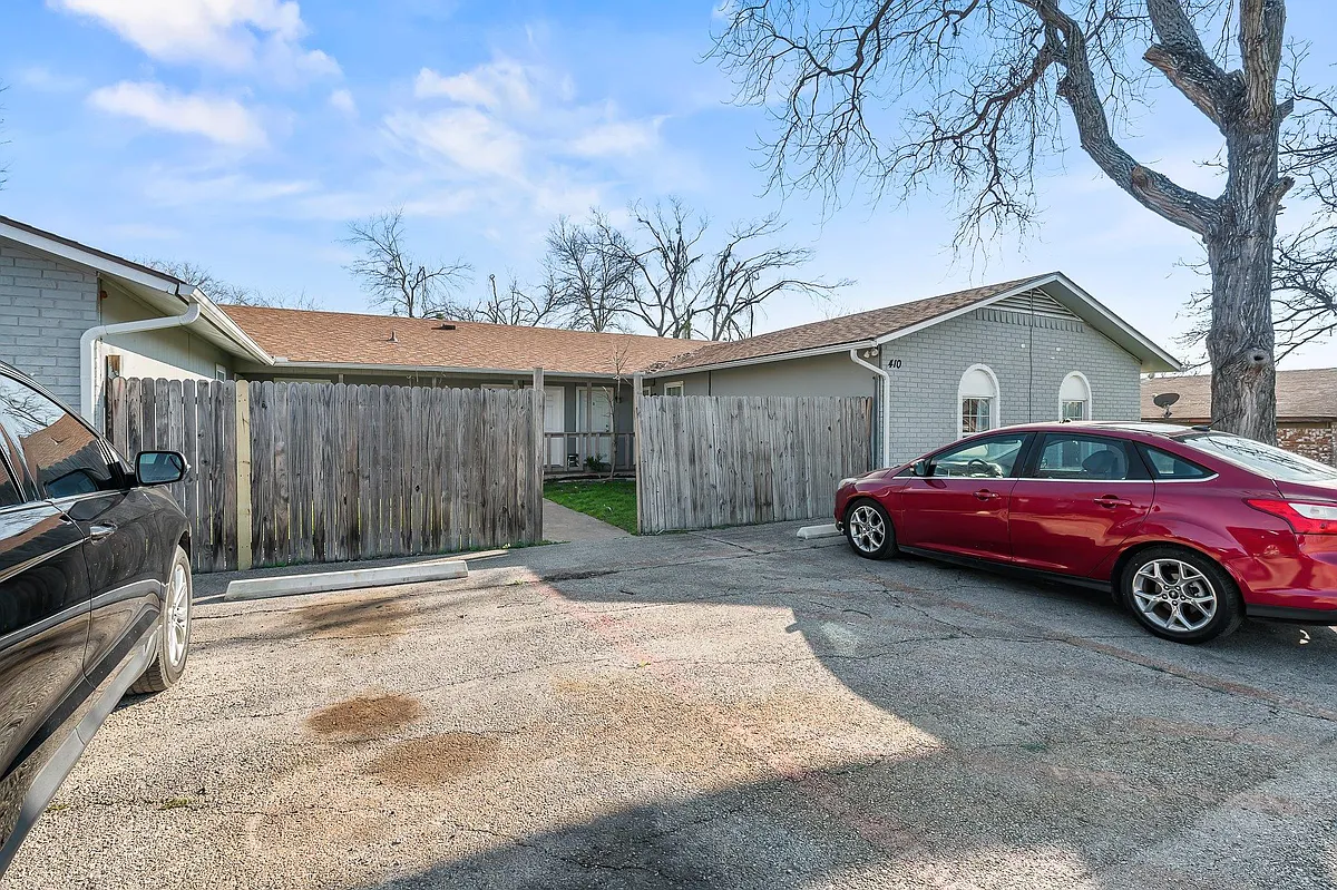 Building Photo - 410 Old Thorndale Rd #D