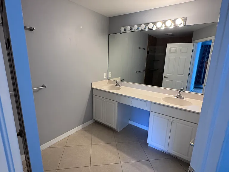 1289 Oxford Ln — Photo 7