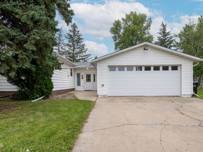 1136 9th St SW, Valley City, ND, 58072