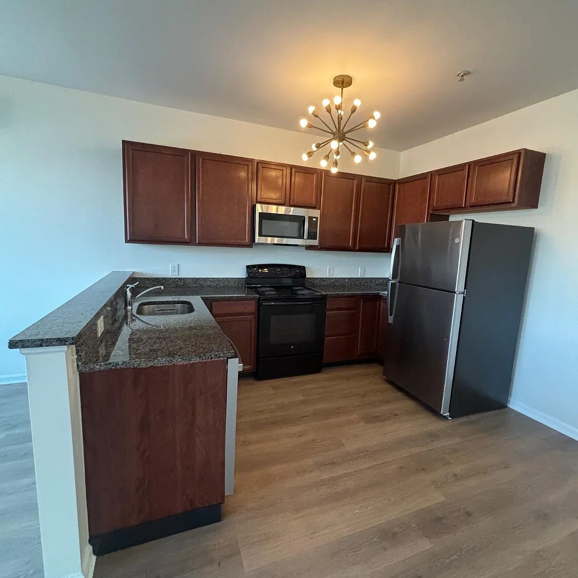 2 bed, 1.0 bath, 856 sqft, $2,525 — Photo 2
