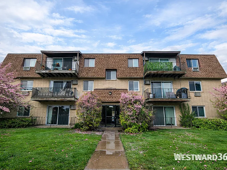 5720 W 128th St #3S — Photo 2