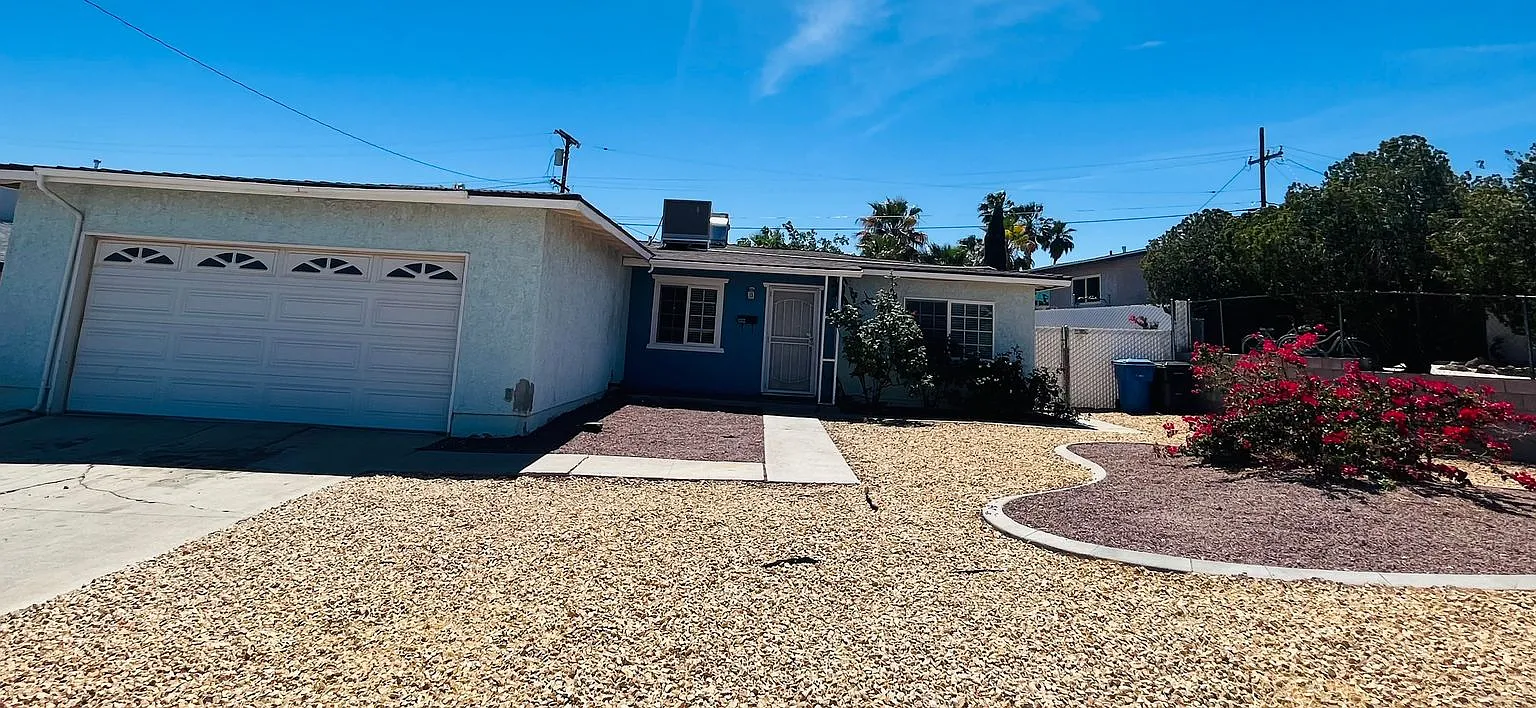 1212 Carson St — Photo 1