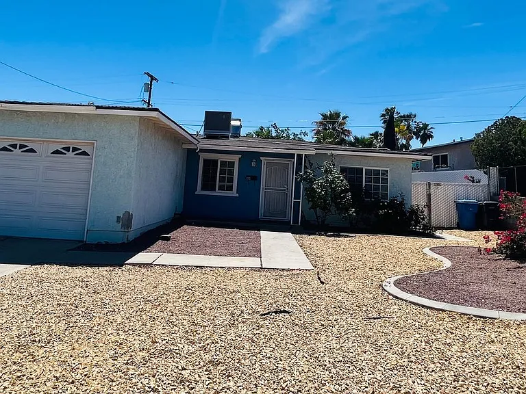 1212 Carson St — Photo 1