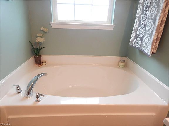 4th image of 10446 Bentley Dr