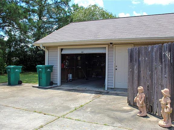 3rd image of 1009 Aberdeen Dr
