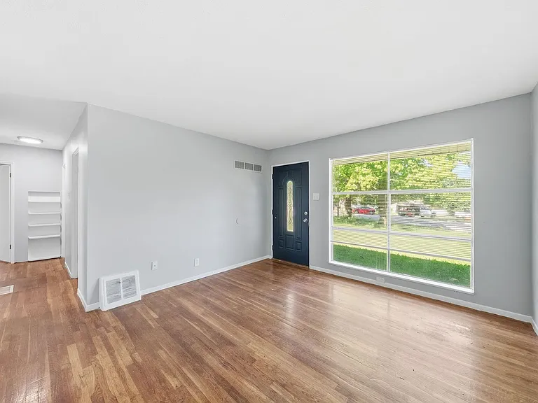 10700 Spring Garden Dr — Photo 10