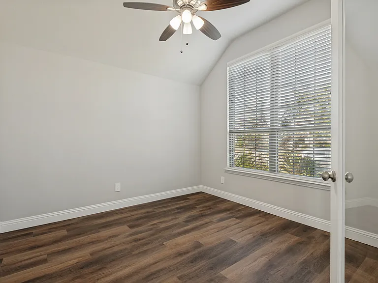 328 Van Buren Dr — Photo 8