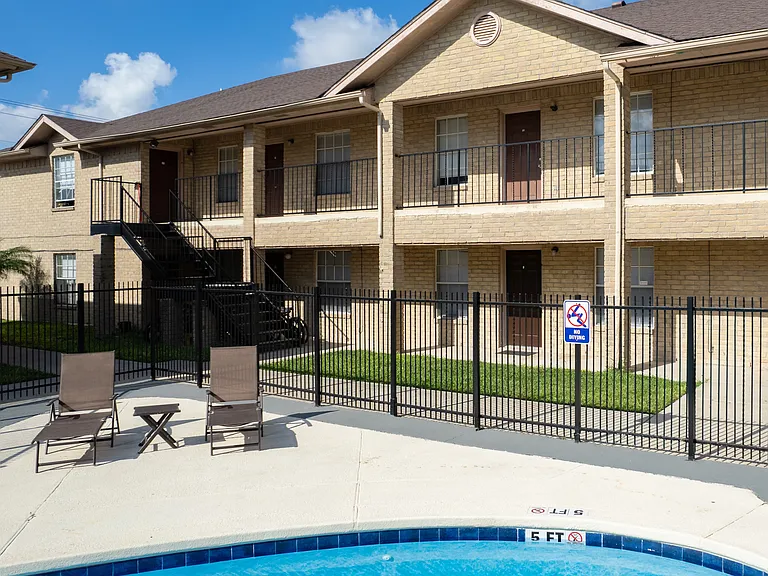 Dove Cove Apartments — Photo 4