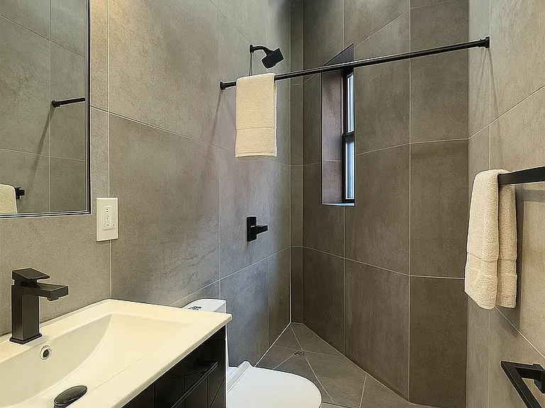 419 16th St #15 — Photo 6