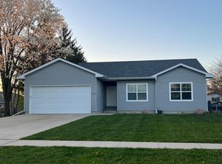 2823 W 4th St, Cedar Falls, IA 50613