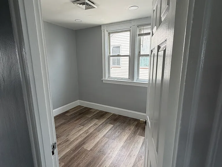 50 Franklin Ave #3 — Photo 8