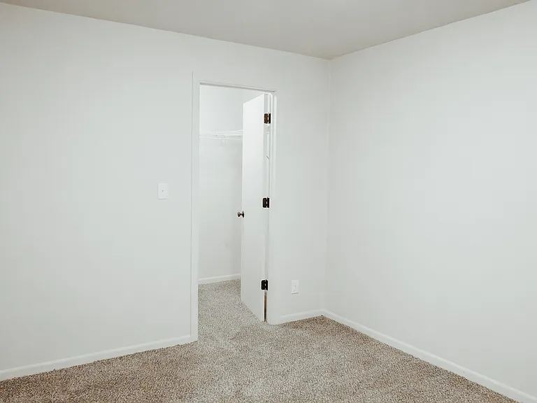 370 E Court St #2R — Photo 13