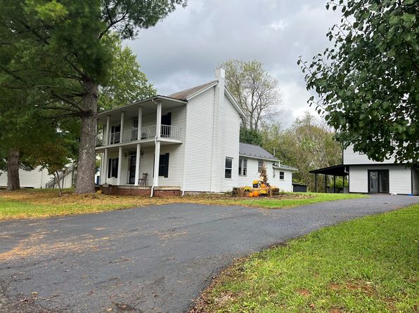 63-75 Church St, Castlewood, VA 24224
