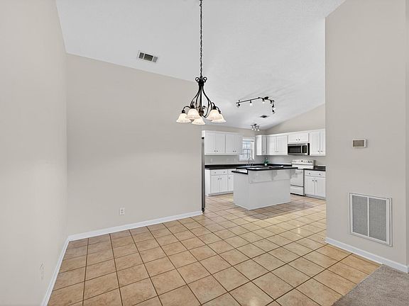 4th image of 381 Beryl Dr