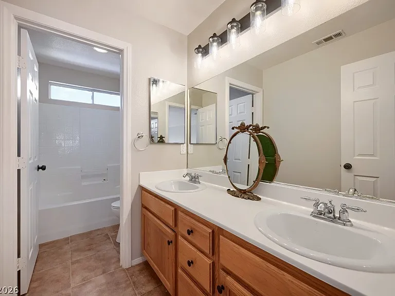1921 Moonlight Bluff Ave — Photo 24