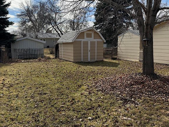 3rd image of 719 Albany Dr