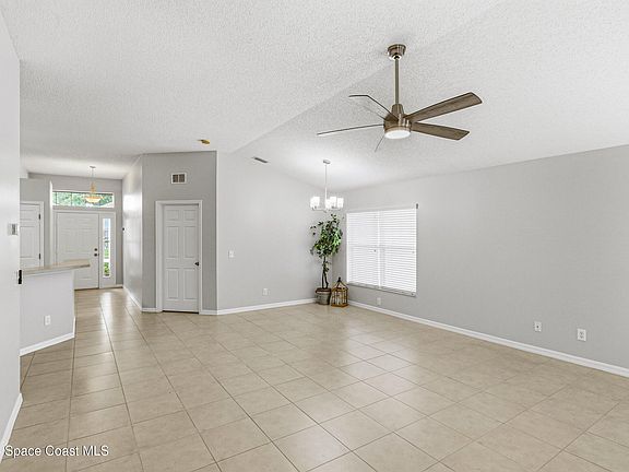5th image of 3814 La Flor Dr