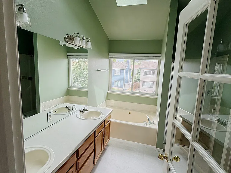 8061 Scarborough Dr — Photo 34