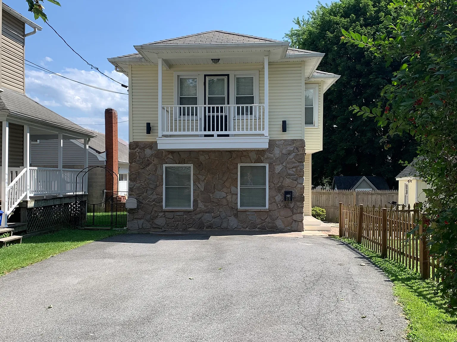 2 bed, 1062 sqft, $1,875 — Photo 2